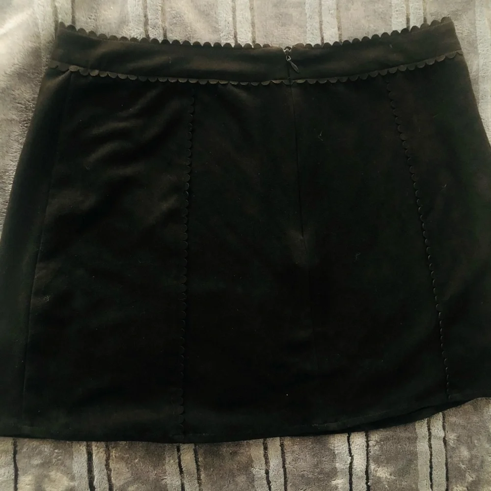 Francesca’s suede mini skirt - Picture 5 of 9